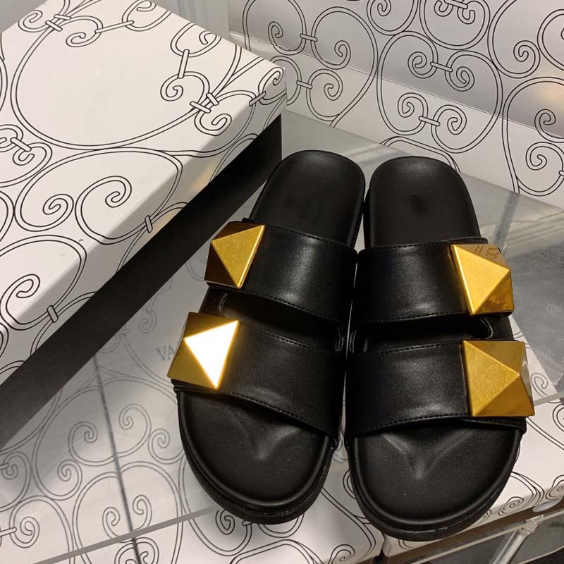 

Platform Studded Beach Slippers For Woman Leather Mules White Casual Slides Designer Fashion Sandals Retro Rubber Classic Flip Flops Loafers Classic Flat Shoes, Box