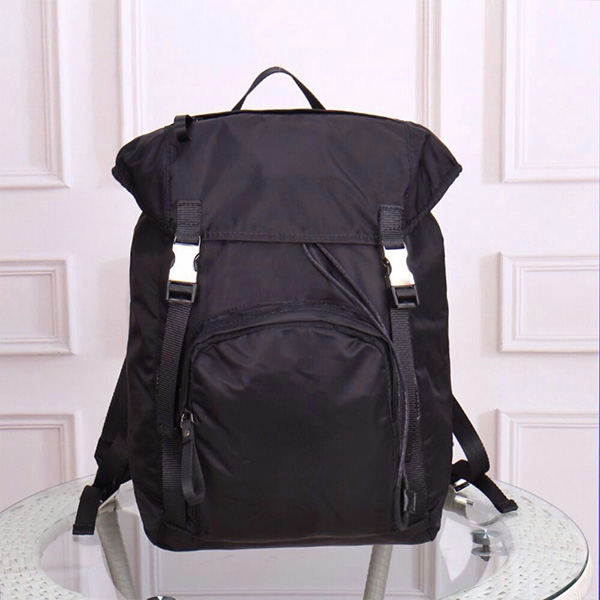 

Luxurys Designers Nylon Backpack Fashion men's and women's satchel travel holiday weekand bags Triangle large capacity Bag handbags Waterproof cloth P, Black 2