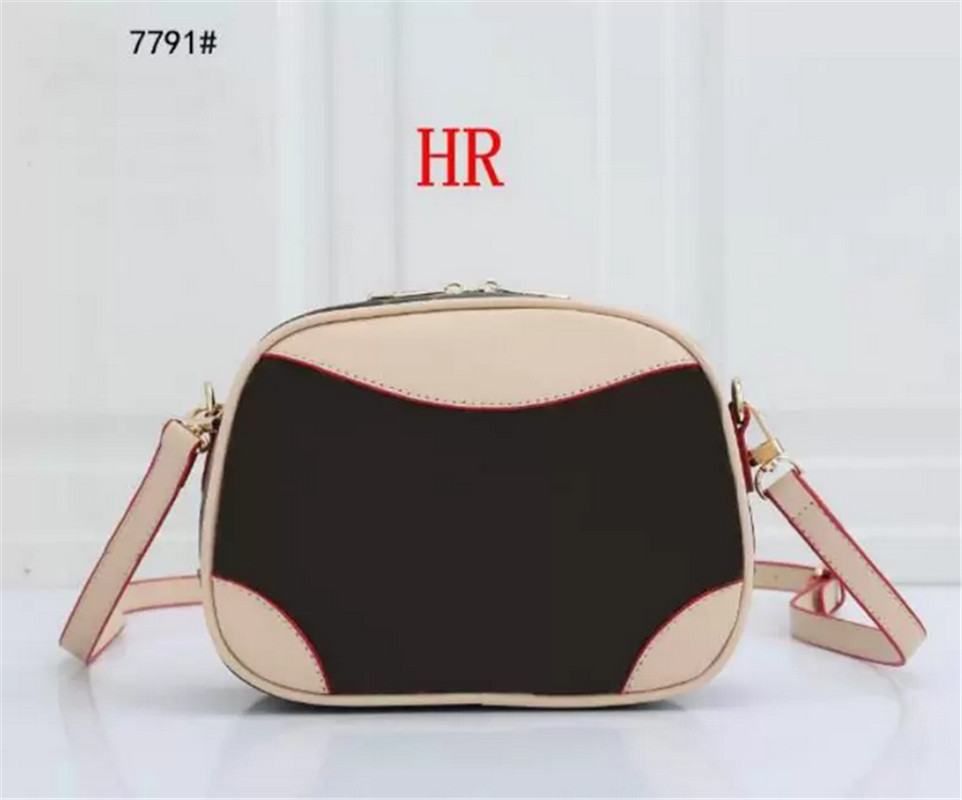 

Famous Brand Designer Messenger Handbag Tote Leather Vintage Pattern Crossbody Handbag Purse New Shoulder Bag Clutch Tote H0596