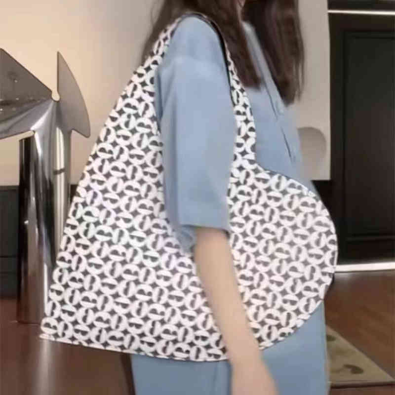 

Net Red Same Fashionable and Versatile Printed Love Bag One Shoulder Portable Bag Large Capacity New Women's Bag 220614