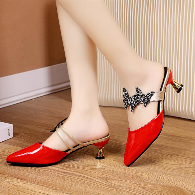 

2022 Fashion Mid-heel Ladies Fashion Slippers Sandals High Quality Women New Baotou Non-slip Red White shoes, The red paint