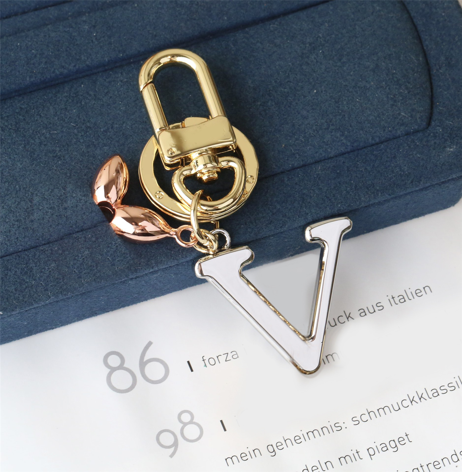 

High Quality Keychain Luxury Designers Brand Key Chain Mens CarKeyring Womens Buckle Keychains Bags Pendant Exquisite Gift With Box Dustbag