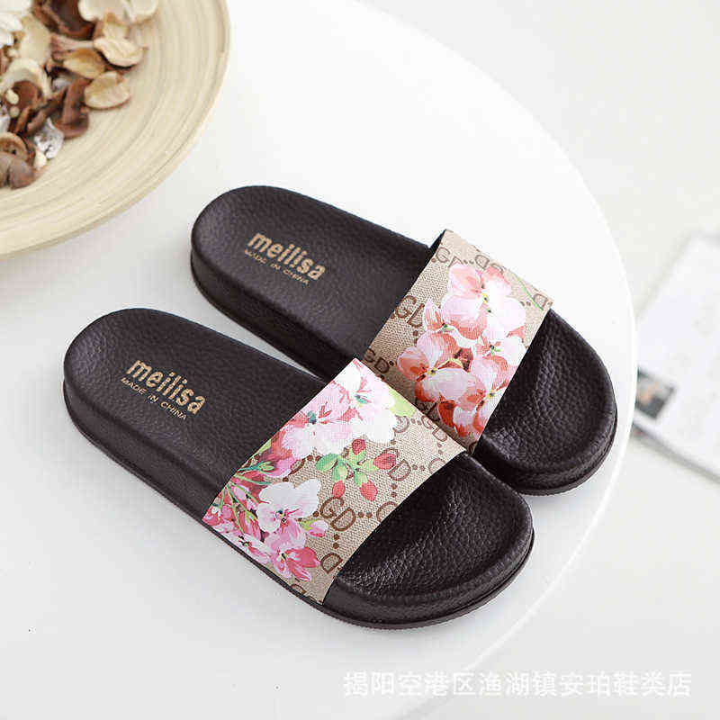 

Flat Bottom Flip Flops in Summer Are Fashionable and Versatile. Thick Soft Anti-skid Fancy Cloth Leather Beach Sandals Women's, 106 cloth khaki