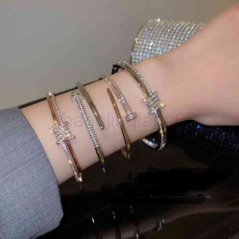 Designer Bracelet Pour Femme Hommes Métal Diamant Incrusté Ouverture Fat Sister Bracelet Design Bracelet Mode Personnalisé Copines 2022 Nouveau B