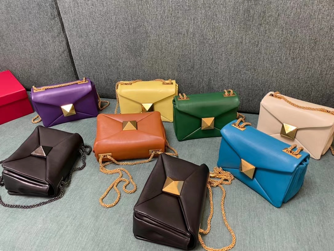 Un pod-atelpa nappa femme croix avec un design d'embrayage de chaîne décoré avec Maxi au sac à main de la mode Front Lady
