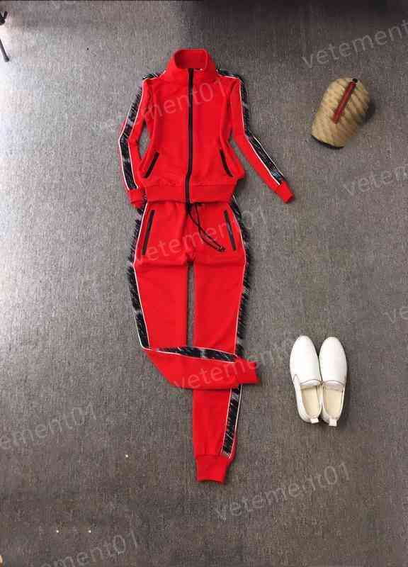 

Womens Two Piece Pants Black Lettered Logo Print Zip Cardigan Jacket With Stylish Loose Pants Red 2 Piece Sets Luxury Designer Tracksuits 0912