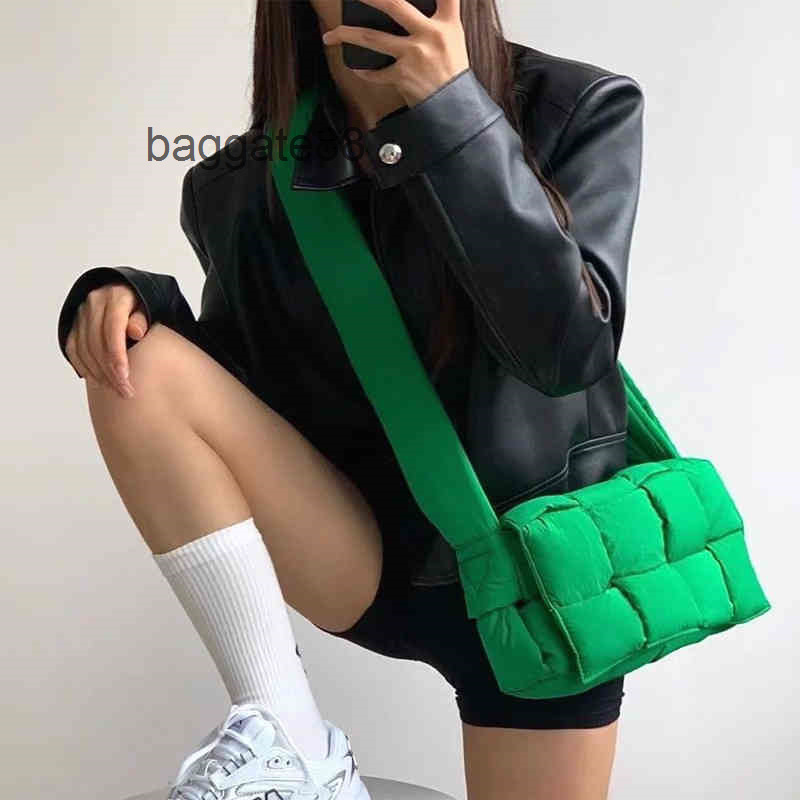 

Women Bags Classic Designer Handbags Same Bottegas the Sponge Woven Rhombic Pillow Bag Women's Single Shoulder Messenger Down 2022 Autumn and Winter Trend, Green