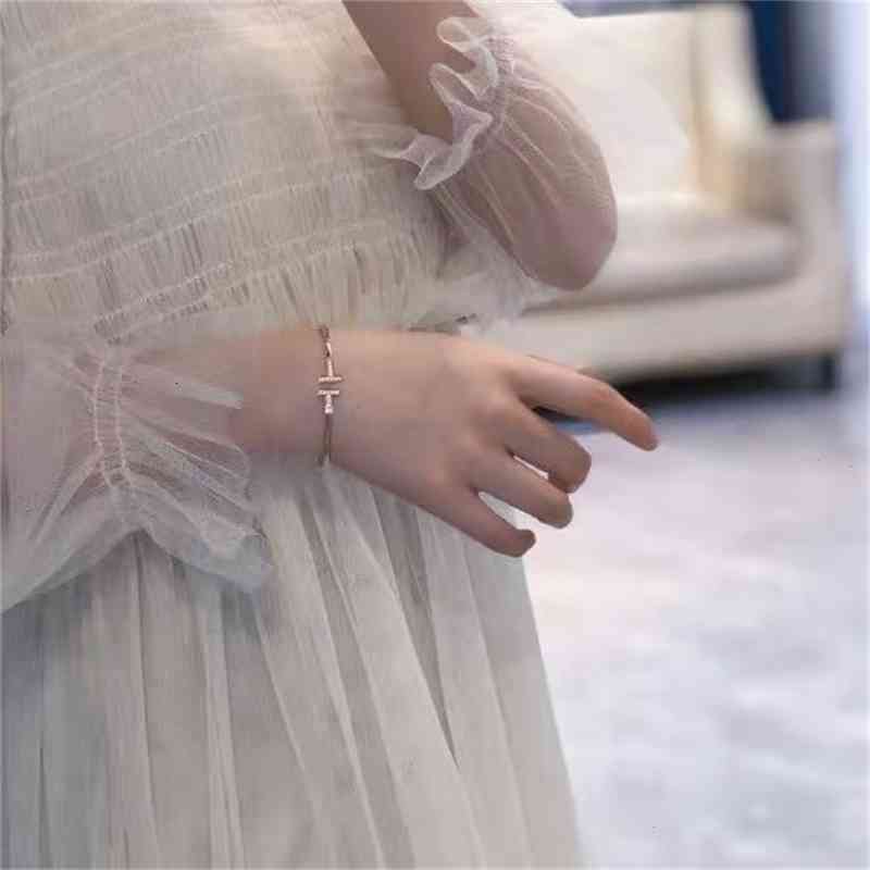 

Factory designer bangle Double T Korean minority temperament simple diamond inlaid rose gold fashion bracelet gift for girlfriend2377684 RR61