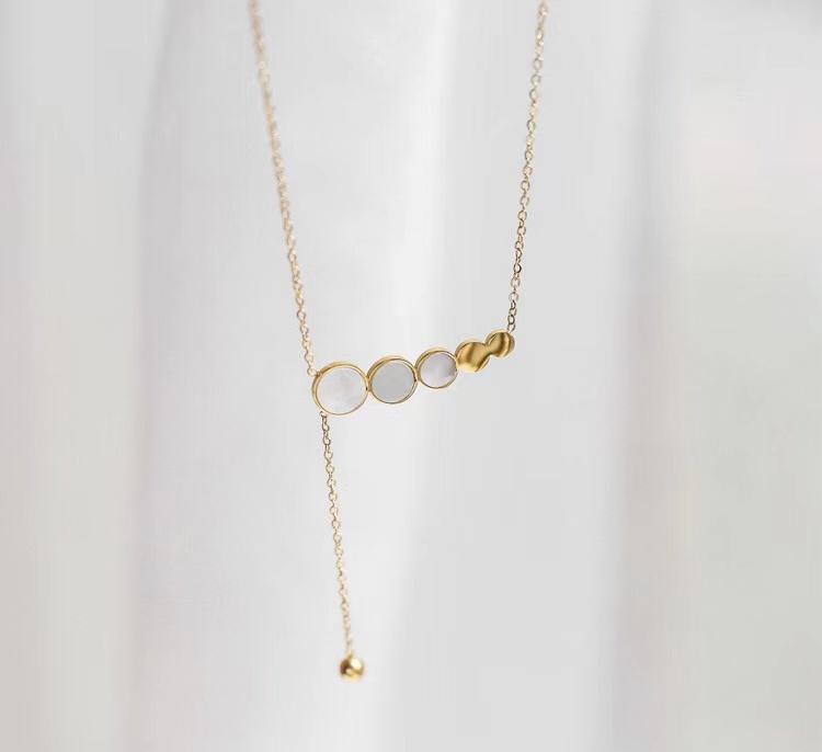 

Pendant Necklaces Dainty Shell Charms Choker Gold Stainless Steel Round Jewelry Disc Necklace Women Beach Accessories Party Gift