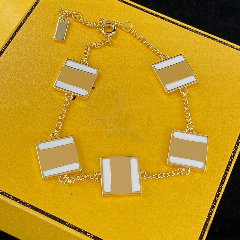 

Designer Jewelry Earrings Pendant Charm Bracelets Gold Love Necklace Women Rings Bracelet Bangles Luxury Pendants Chain Heart With Box