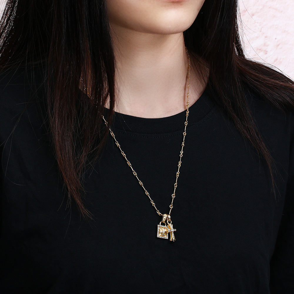 

Original Design Chrome Necklace Hollowed Out Cross Square Female Designer Hearts Ch Gift Pendants Eudq