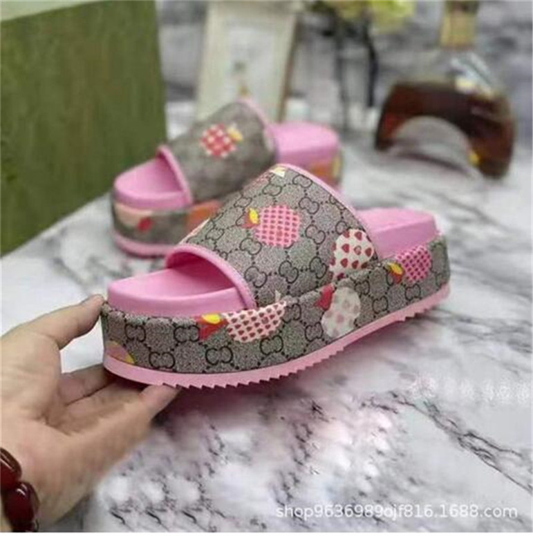 

2022 luxury Designer women slippers Canvas Platform Sandals Real Leather Beige brick Red Colors Beach Slides Slipper Outdoor Party Classic, Platform slippers