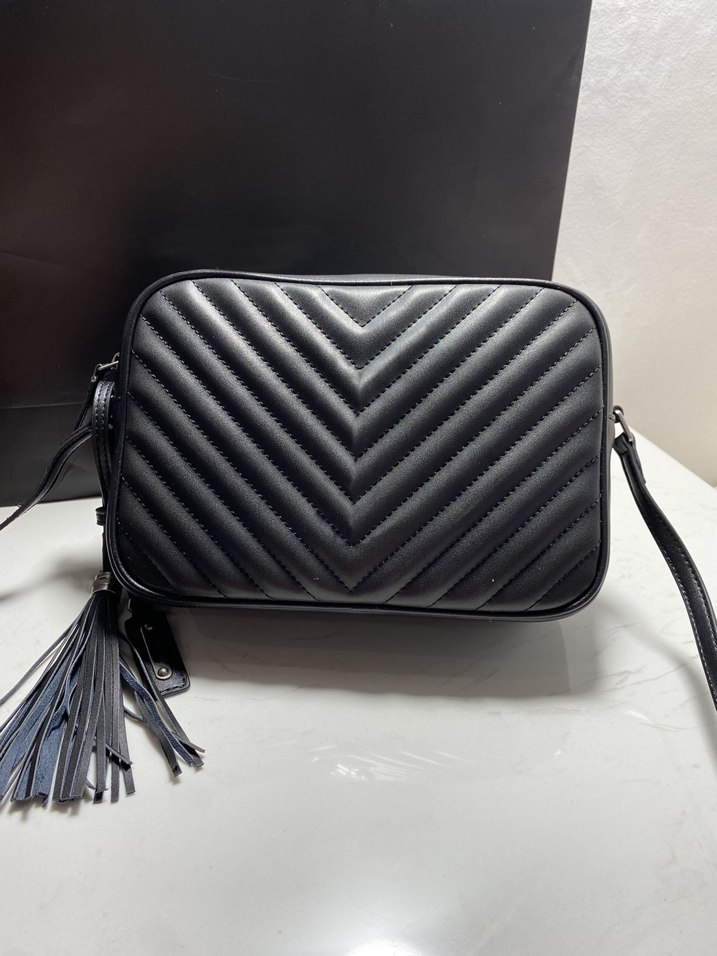 

Luxurys Designers bags wallets mini shoulder handbags womens frosted calfskin leather Camera Bags top quality chevron quilted crossbody purses Lou tassel bag, Black