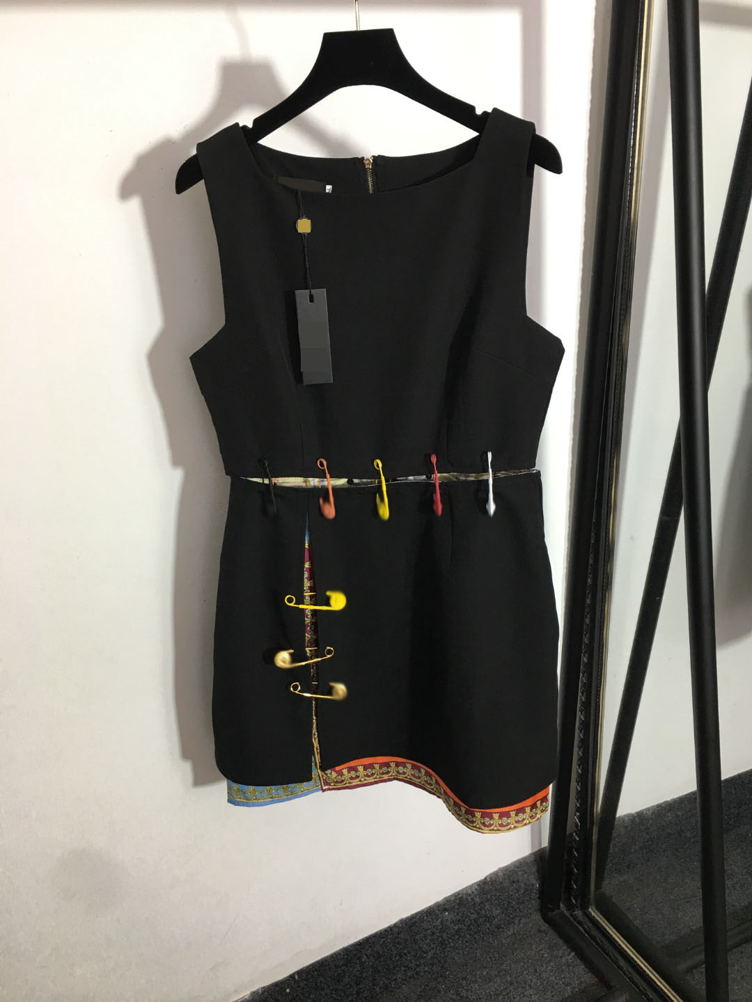 

715 2022 Spring Summer Brand Same Style Dress Black Sleeveless Empire Fashion Womens Clothes Spaghetti Strap High Quality MEIYI
