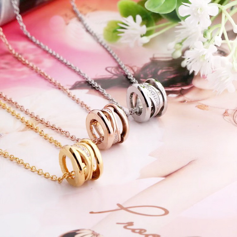 

Europe America Fashion Style Men Lady Women Stainless Steel 18k Gold Engraved B Letter Hollow Out Wavy Inlay Diamonds Pendant Chain Necklace