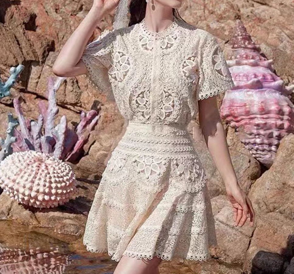 

European fashion Two Piece Dress suit Vintage temperament hollowed out high-grade splicing shorts top two-piece set, Multi