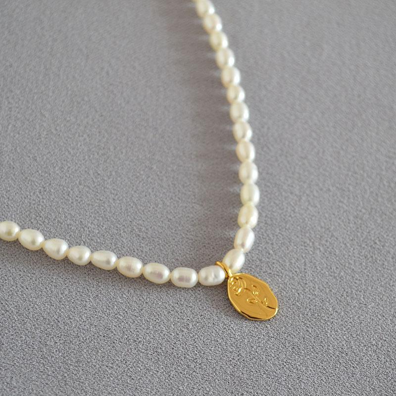 

Pendant Necklaces French Romantic Retro Oval Rose Gold Coin Fresh Water Rice Pearl Simple Temperament Short Necklace Clavicle ChainPendant
