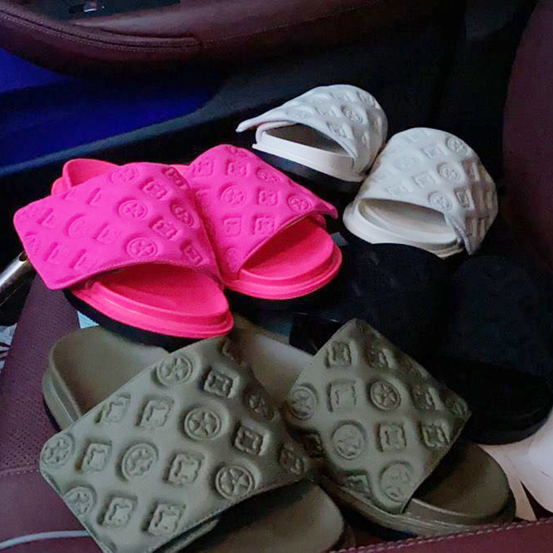 

Designer Slipper 2022 Fashion Women Slippers Street Punk Outdoor Sandals Fretwork Mules Sides Flip Flops Summer Casual Shoes For, Bubble wrap package