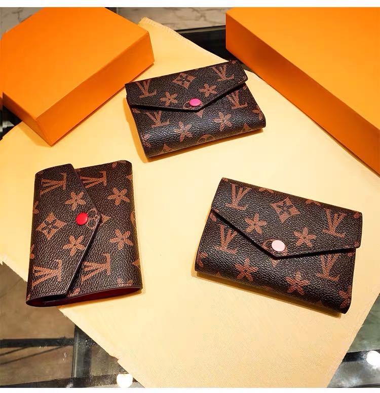 Millionaire Womens Wallet Classic Button Femmes Portefeuilles courts Défilés de mode Pochette en cuir exotique Porte-monnaie rond Porte-cartes 41