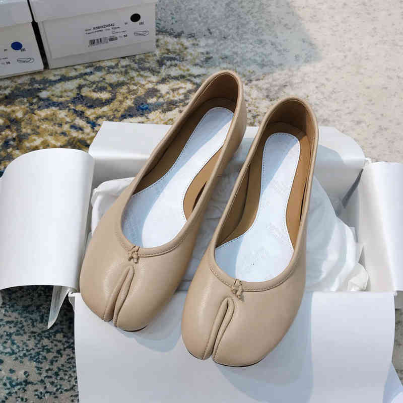 

Dress Shoes MM6 split toe shoes women's sheepskin Ballet Flat shallow mouth pregnant women pedal four seasons single, 2# shoe box