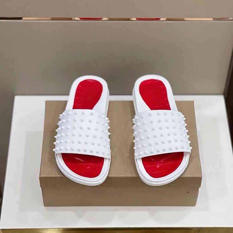 Hommes Bases rouges Spikes Slips Santeaux rivets de luxe Sandales de luxe Sandales Plat Diapositives Loubi Flip Flip Flop Pool Fun Paris Plage Su