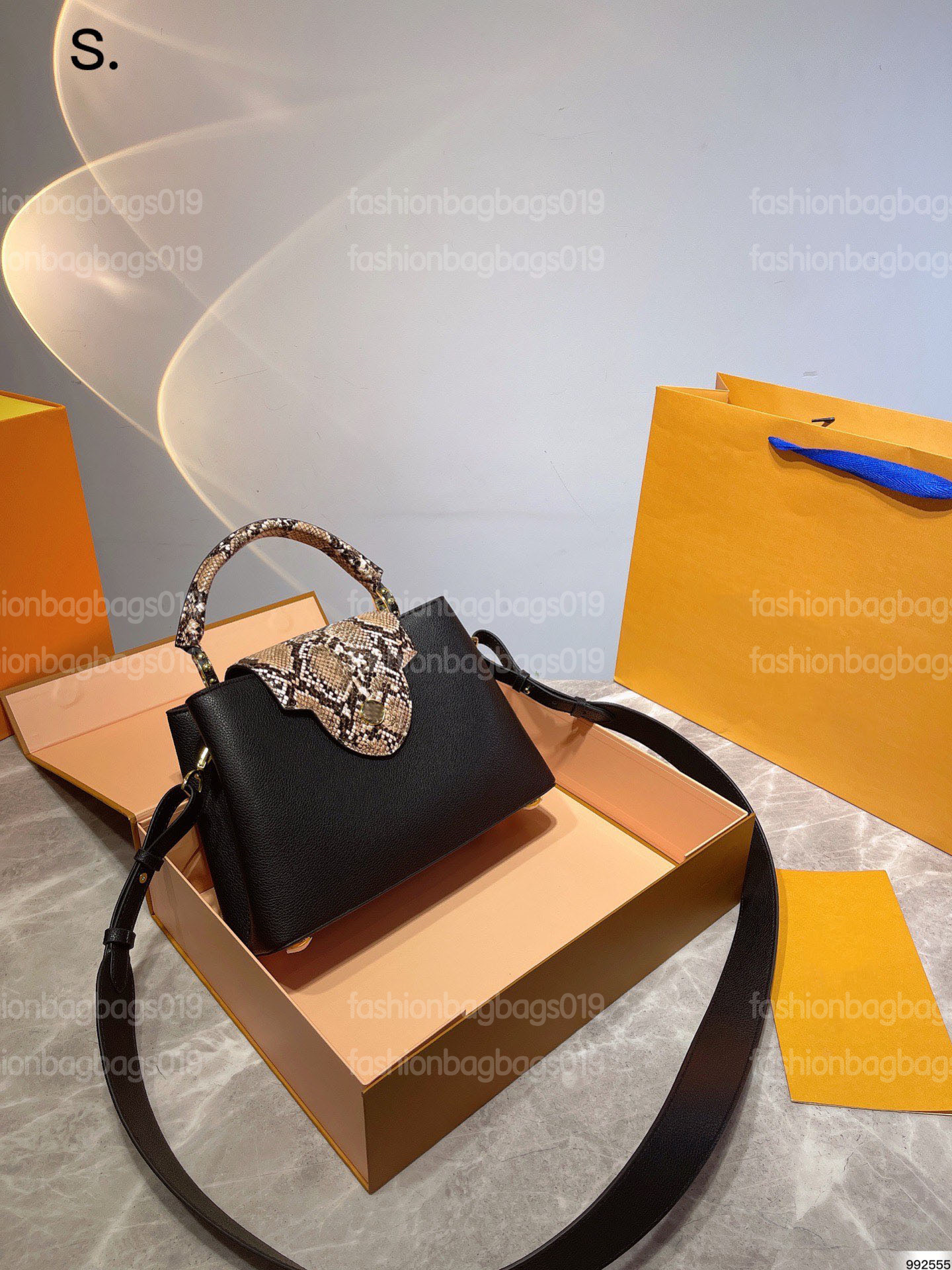 

Capucines BB Python Skin Flap Bag Multifunctional Luxurys Cross Body Designer Shoulder Bag with Double Carry Style Snap Hook Handbag