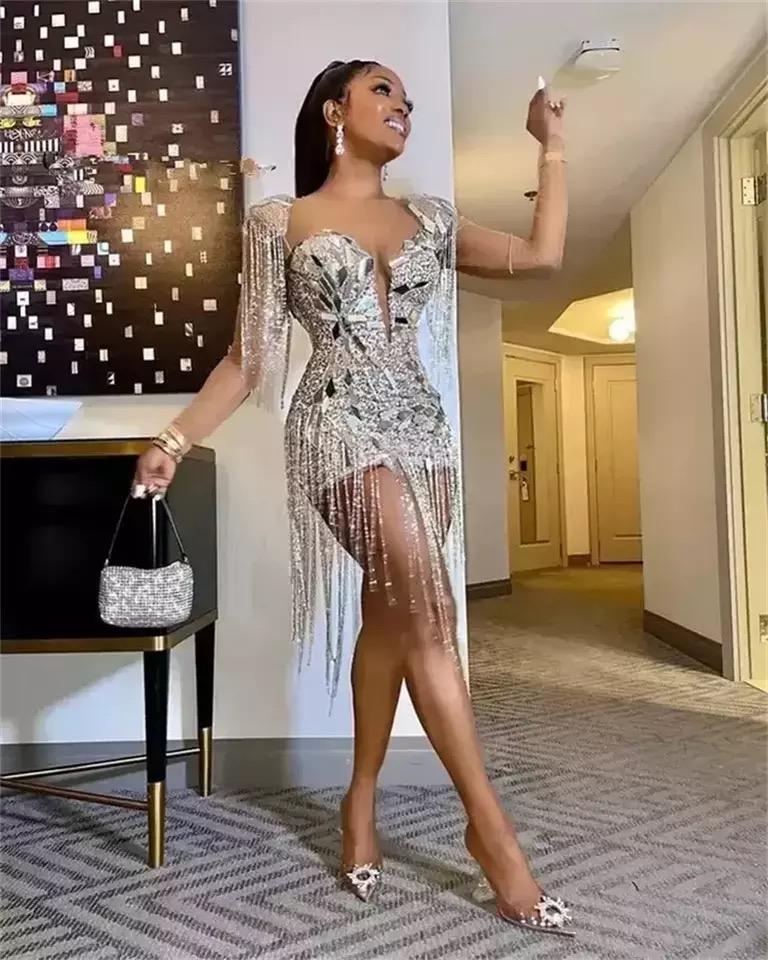 Robes de soirée Silver Short Prom 2022 Luxe pour fille noire perlée gland diamant robe d'anniversaire mini cocktail robe de soirée