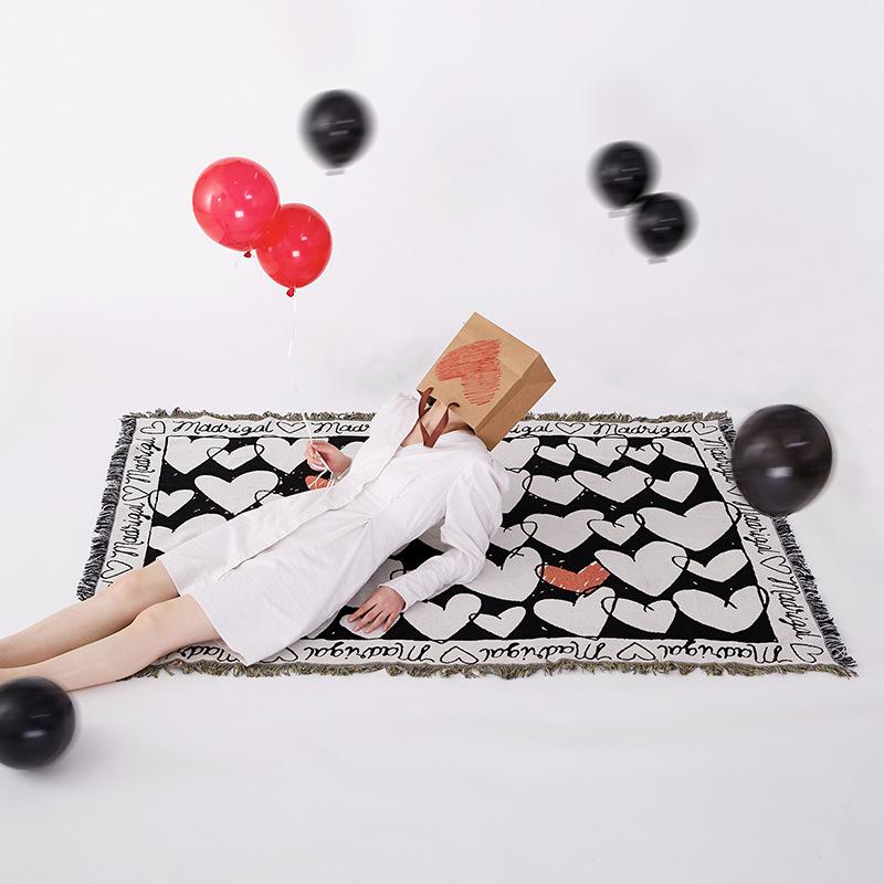 

Blankets Towel Nordic Black And White Cushion Heart-shaped Line Blanket Dustproof All-inclusive Plaid On The Sofa Cover