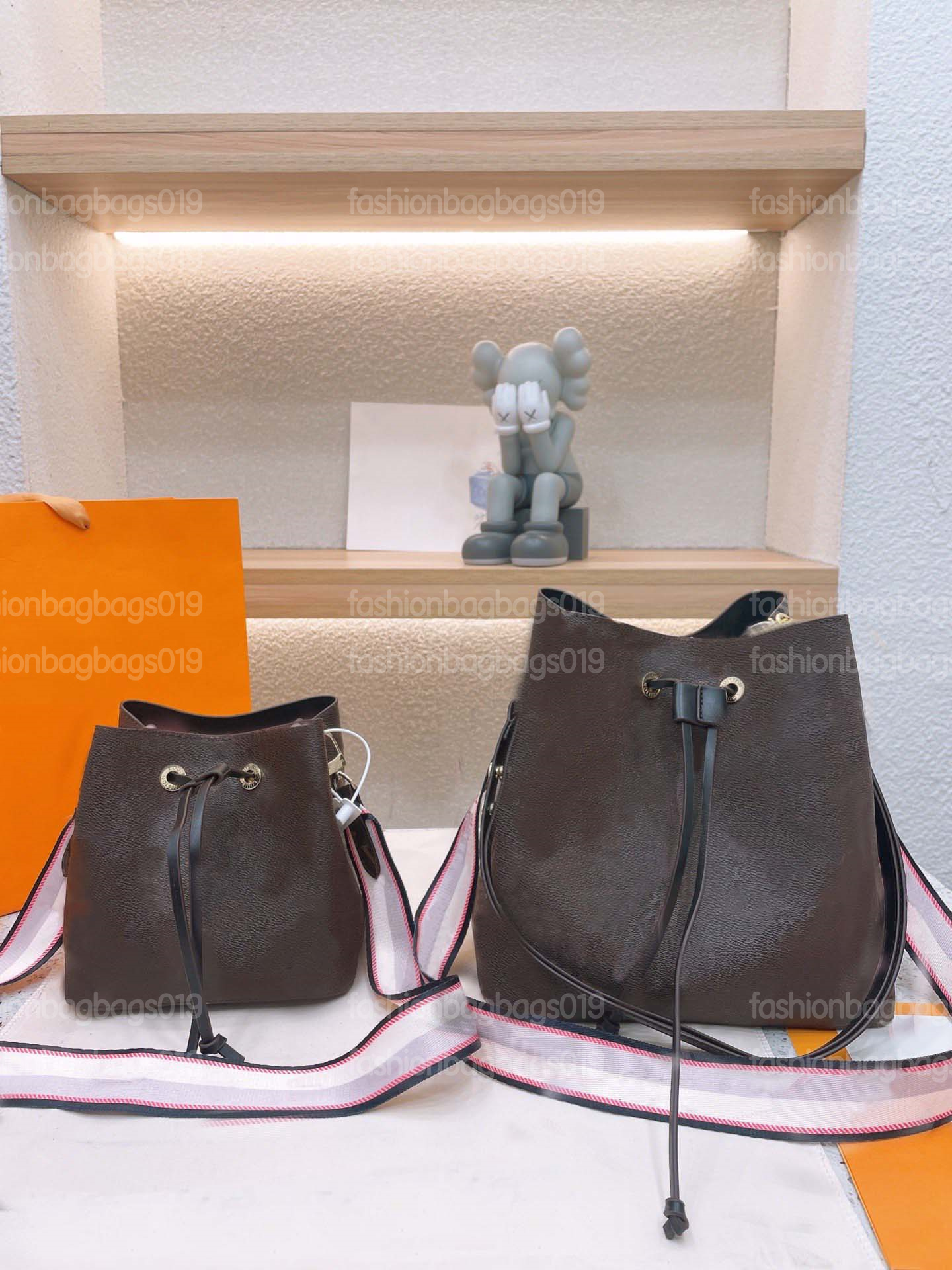 

2022 Spring And Summer Women Shoulders Bag Luxurys Designers Champagne Style Bucket Bag Flower Handbags Leather Purses