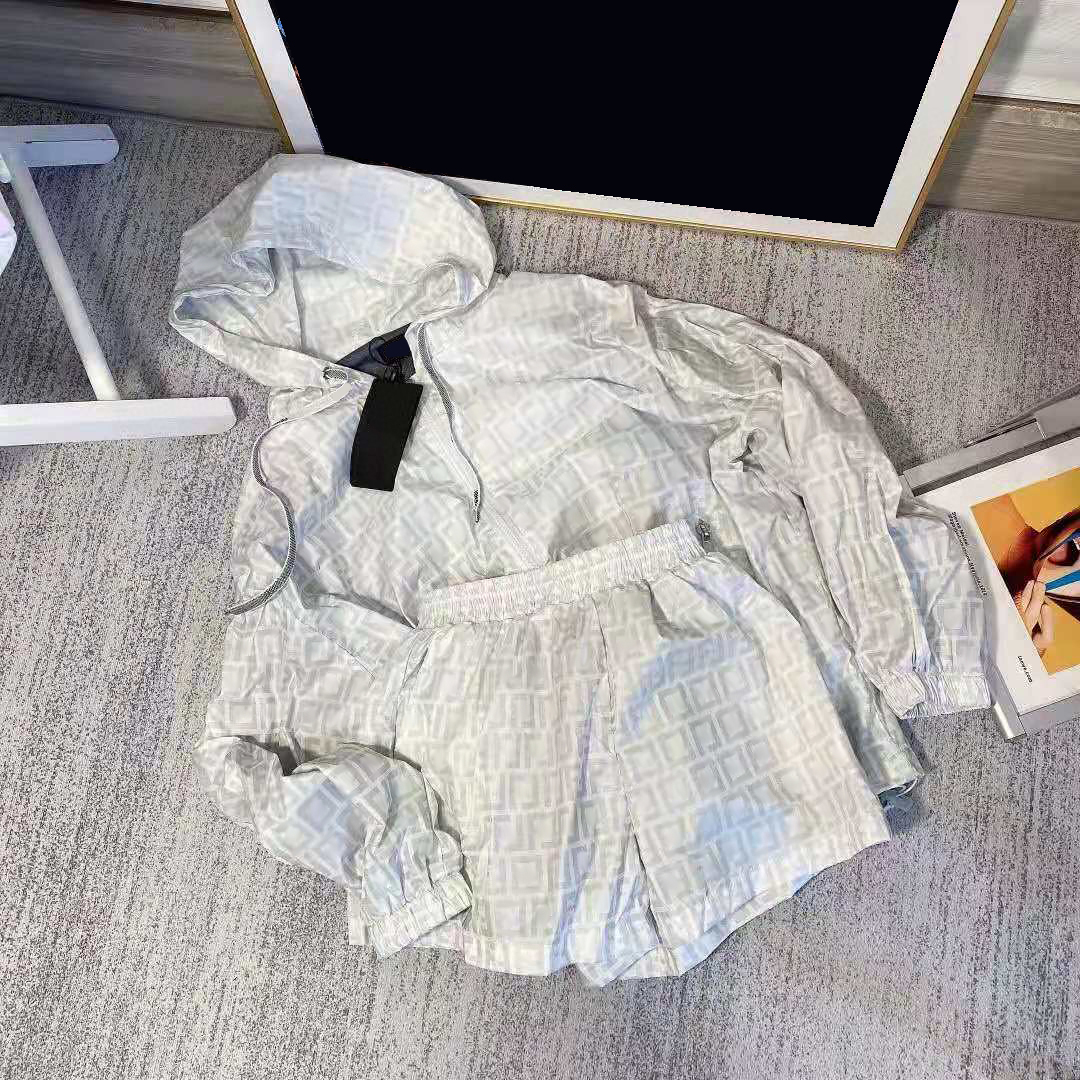 

Summer Tracksuit Womens Two Piece Jacket Pants fashion sun protection suits full print women suit high waist casual shorts hoodie cardigan jackets sets -L, I need look other product