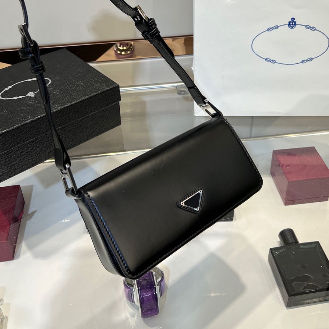 

Italy Brand Classic Femme Shoulder Bags High Quality Glossy Leather Underarm Crossbody Bag Handbags Fashion Triangle Sign Women Totes Luxury Designer Bag 21CM, Pink