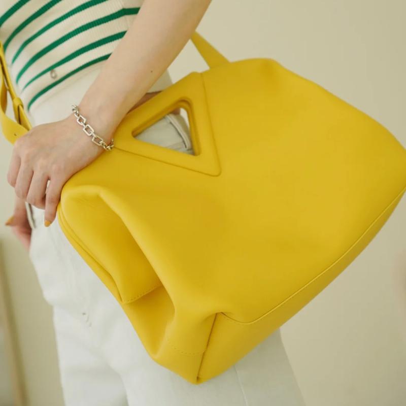 

Evening Bags 2022 Desginer Style Women Handbag Point Triangle Shoulder Bag Large Size Cowhide Leather, Black