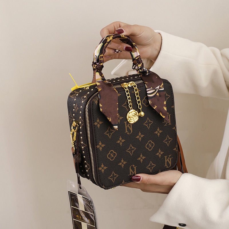 

Factory sales ladies leather shoulder bags high quality classic old color crossbody bag street personality rivet handbag sweet and lovely tassel ribbon handbags, Coffee1-rectangle-6820