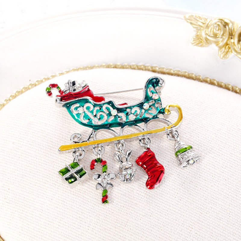 

European Christmas Rhinestone Sleigh Car Brooch With Gift Rabbit Socks Bell Walking Stick Corsage Badge Tassel Alloy Clothes Lapel Pins Ornaments Accessories