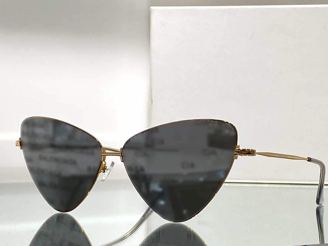 

Sunglasses For Women Summer 0148 Style Anti-Ultraviolet Retro Plate Full Frame fashion Eyeglasses Random Box