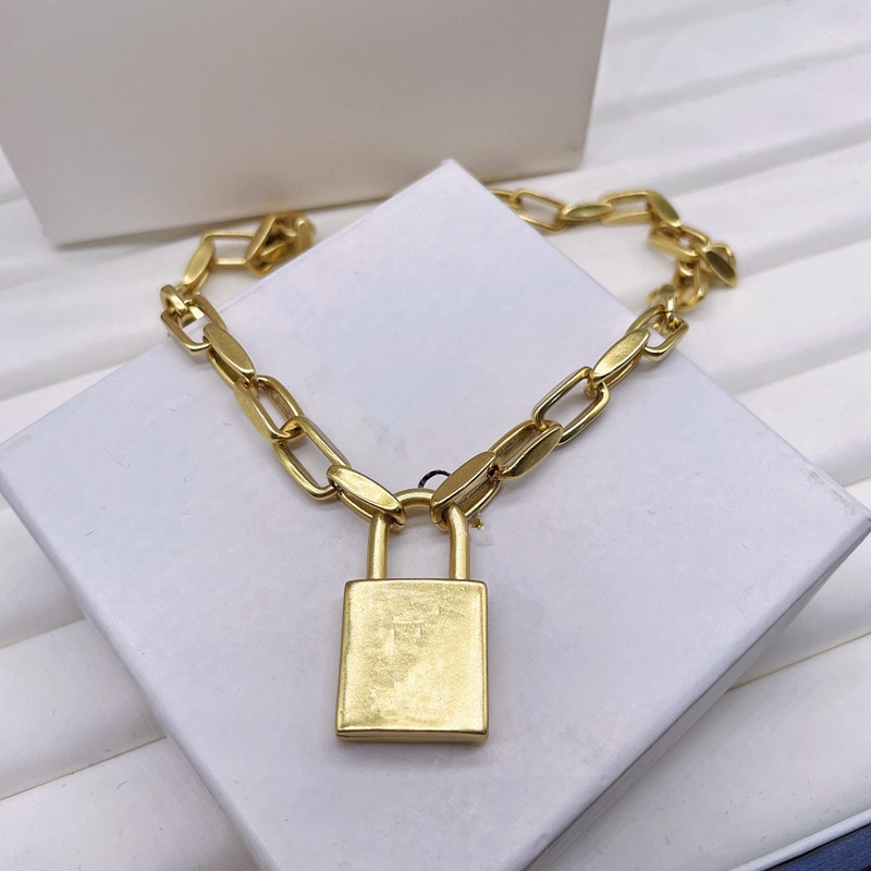 

2022 high quality Retro men women necklaces lock design letters B personality chain Europe and the United States wholesale jewelry designer luxurious HAVE BOX
