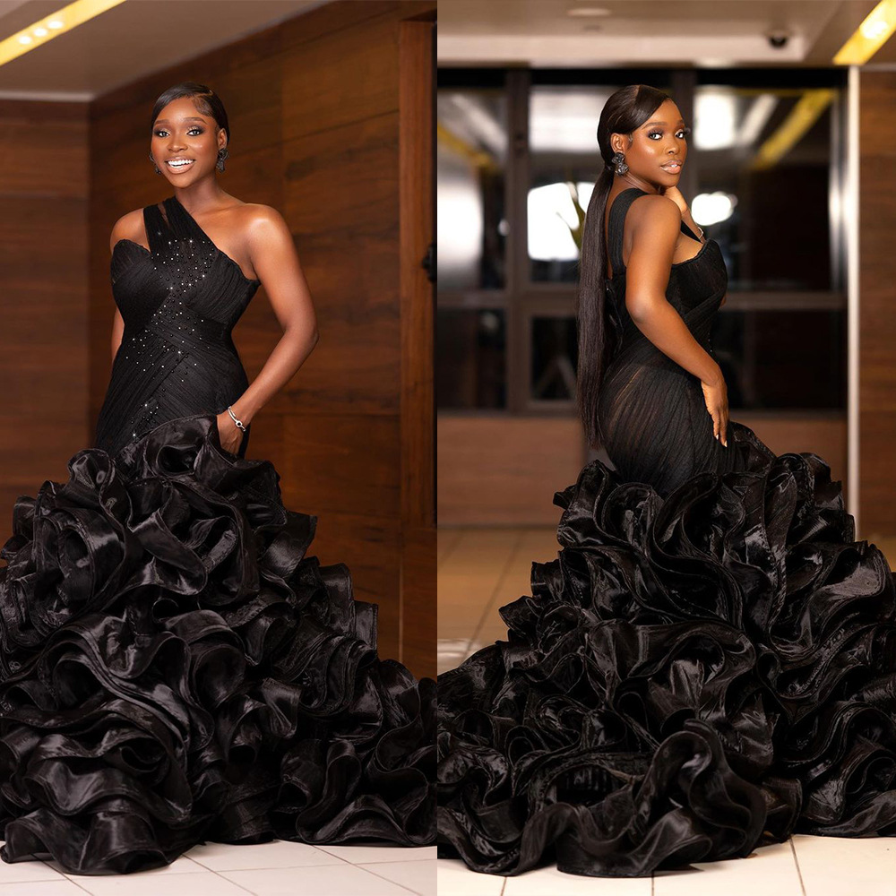 Black Mermaid Prom Dresses Sexy V Neck Satin Sequins Beads One Shoulder Sleeveless Glitter Elegant Floor Length Lace Ruffles Evening Formal Dress