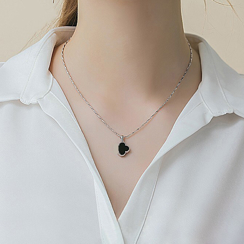 

Four Leaf Clover Onyx Necklace Ladies Clavicle Chain Designer Fashion Jewelry