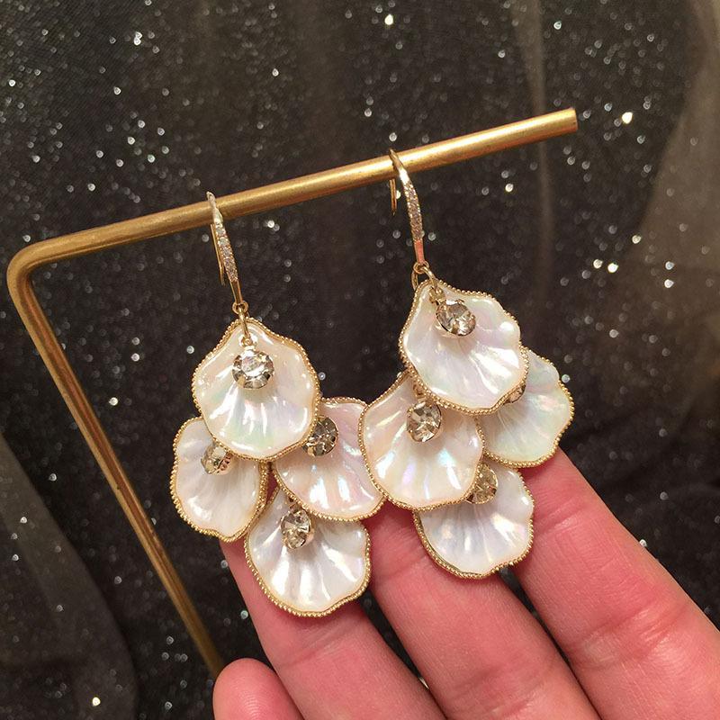 

Dangle & Chandelier Bilincolor White Shell Drop Earring For WomenDangle