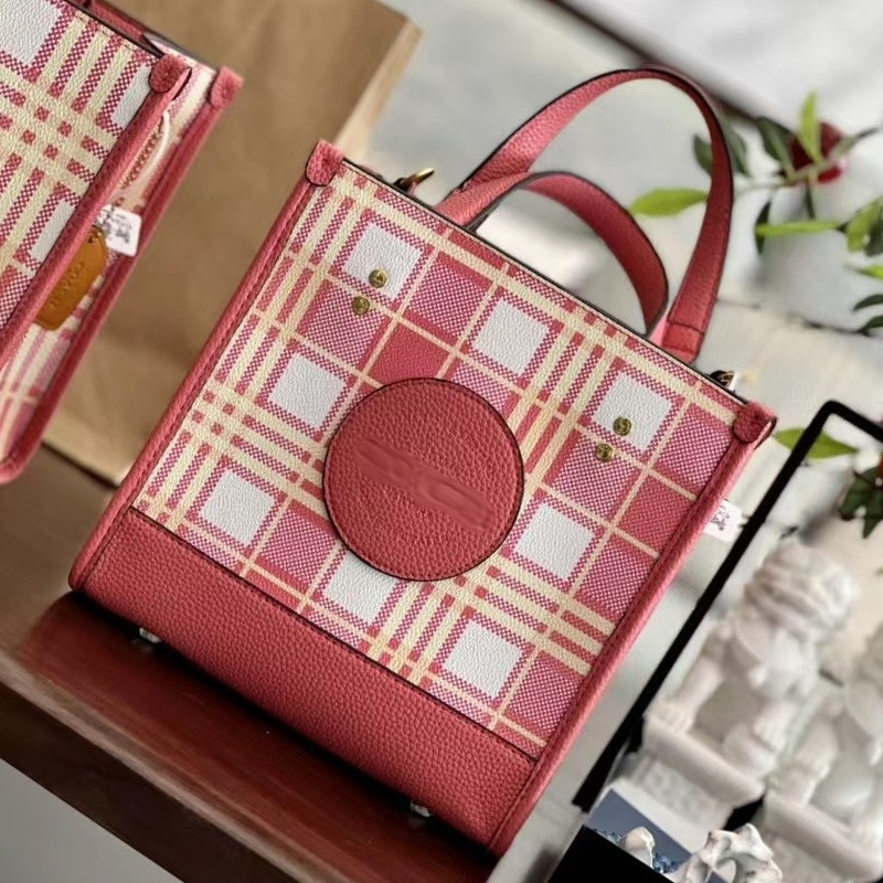 

Designer Bags coac New Dempsey Denning Tot Mommy Shopping Bag Xiangbulei Laohua Portable One Shoulder Messenger Special Shot Yzl Ohy2, Haige small vertical 22cm gift box