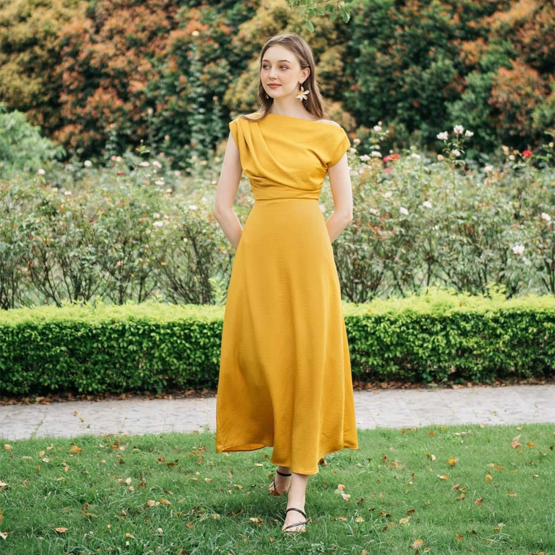Robes de bal simples en satin de soie longueur thé une ligne robes de soirée formelles pour femmes plis Robe de soirée mi-longue été occasion spé