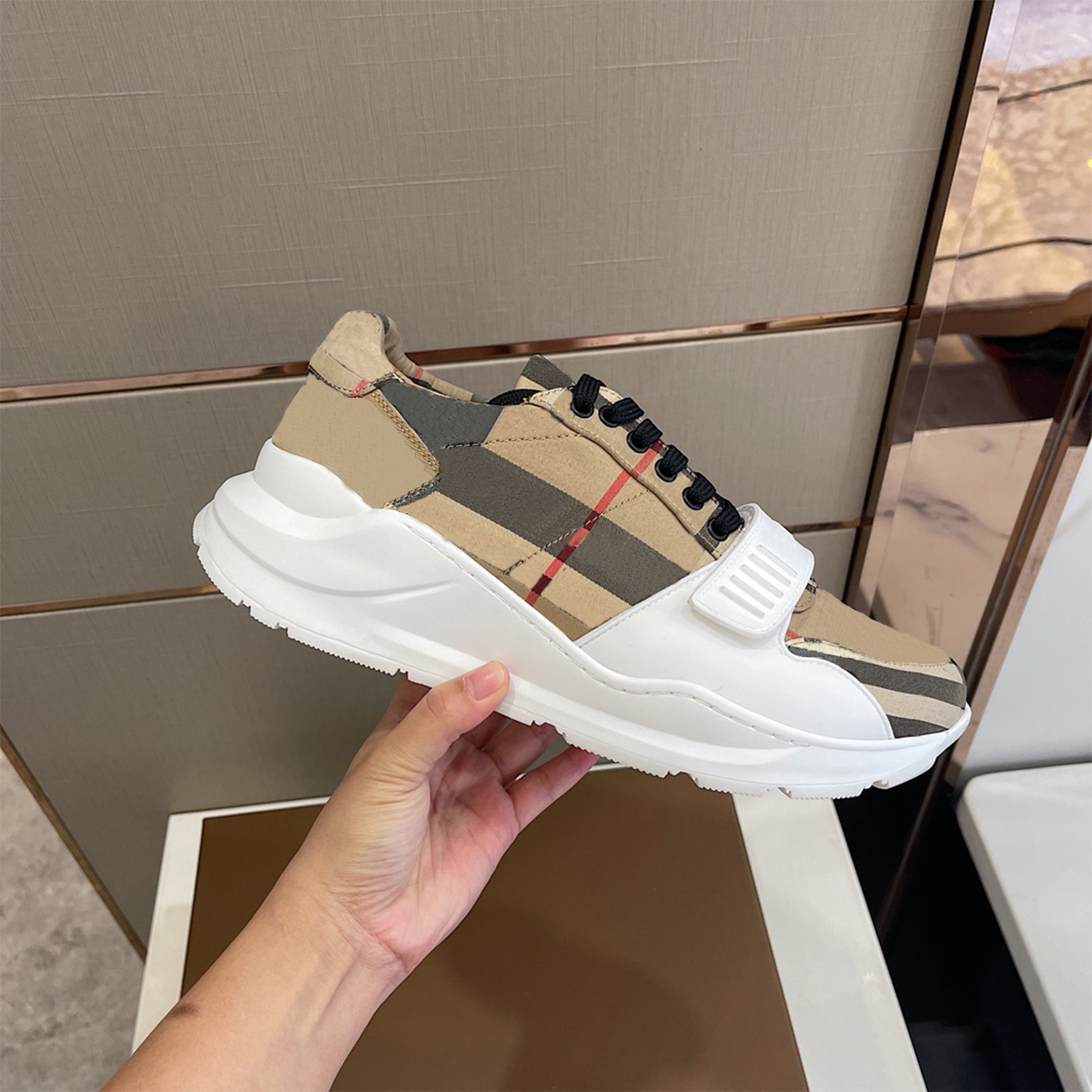 2023 Chaussures pour hommes Automne et hiver Nouveaux produits Velcro Classic Plaid Sneakers Cotton Plaid Rubber Out-Out Sole confortable avec bo