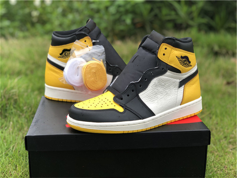 

Shoes Air Authentic 1 High OG Yellow Toe 1S Black Retro AR1020-700 Men Women Basketball Sports Sneakers Original