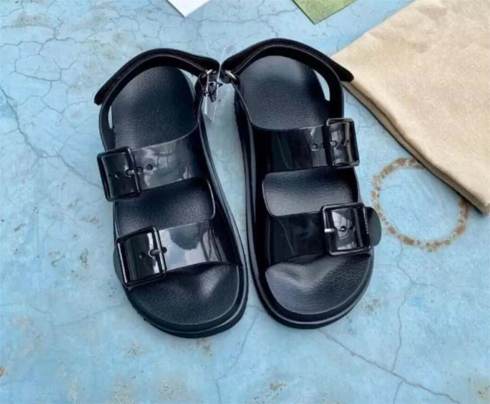 2022 Nouvelles sandales Pantoufles Mousse Runners Sacs Designer Femmes Caoutchouc Cuir Verni C'est une sorte de chaussures qui peuvent être assor