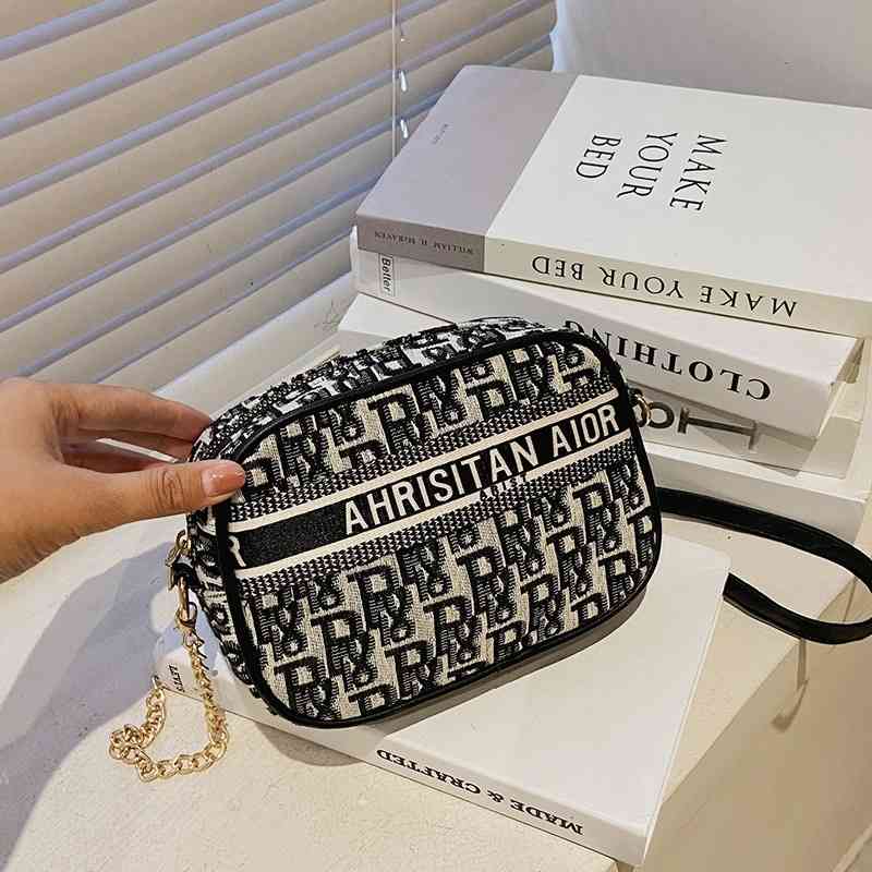 

Evening Bag New Women's 2022 Spring and Summer Urban Chain Single Shoulder Messenger Letter Canvas Small Square Cosmetic, Black