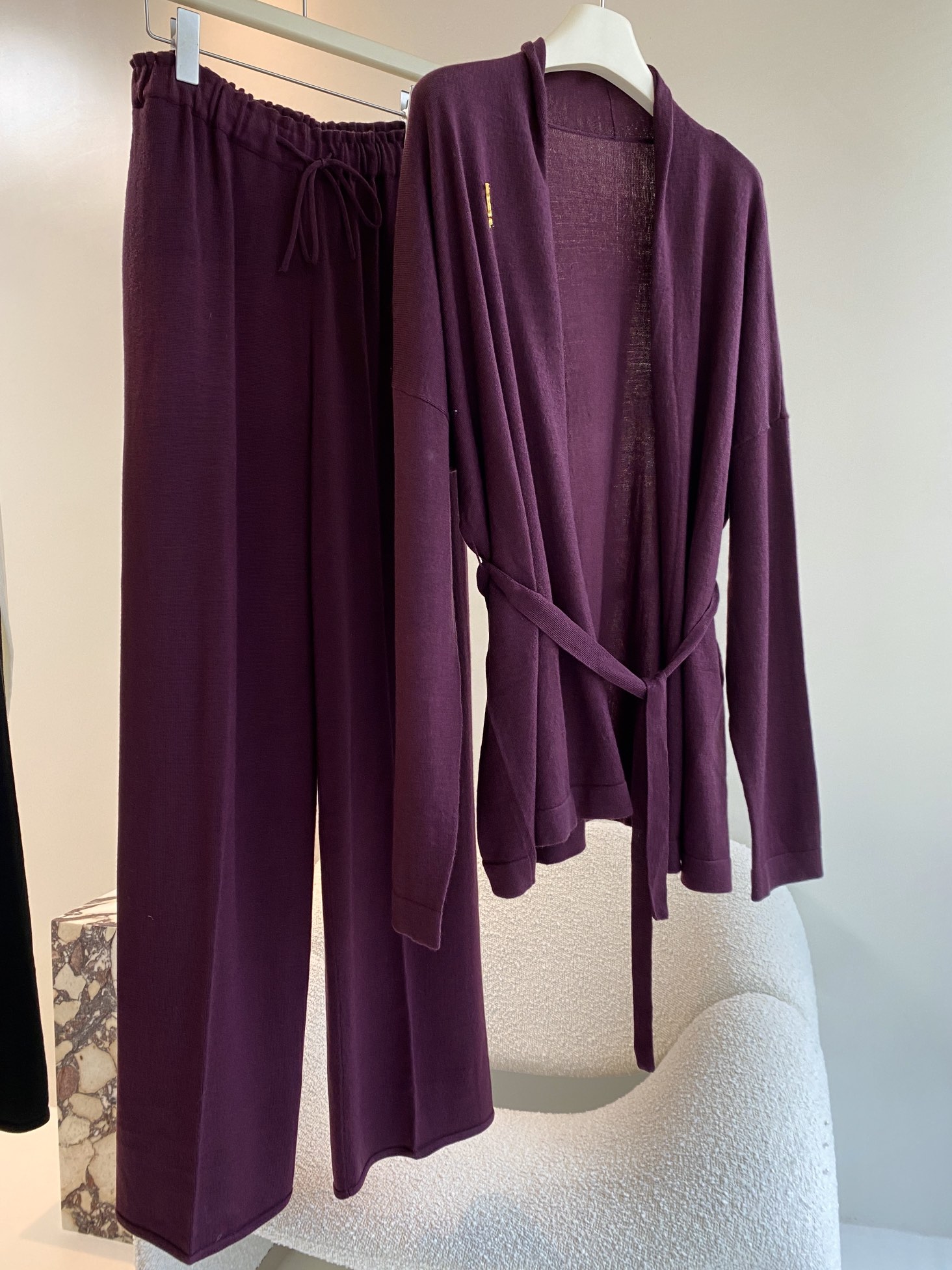 

European luxury designer designs silk pants cashmere metal badge lace up knitted cardigan wide leg pants two-piece set, Ivory