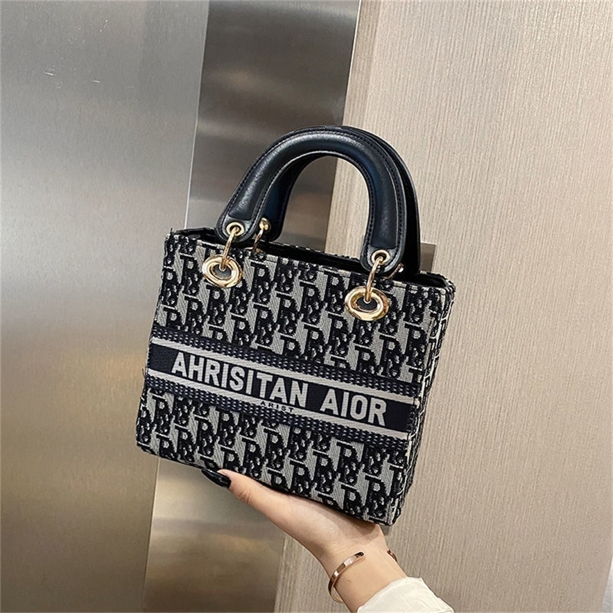 Net Star a la même chose pour les femmes nouvelles à la mode Little Portable Princess 70% de réduction sur la boutique en gros