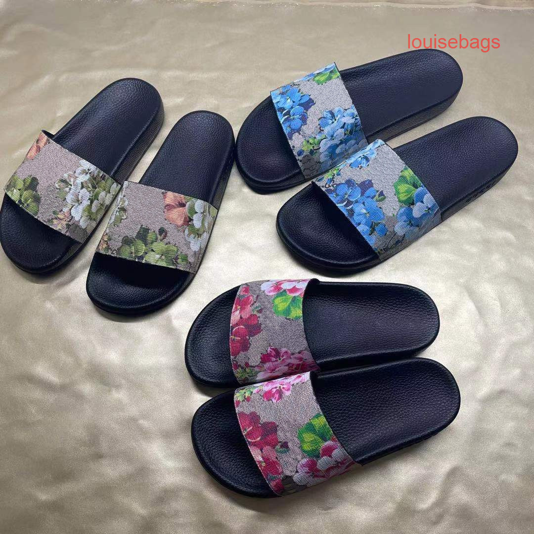 

Men Women Slippers Designer Rubber Slides Sandal Flat Blooms Strawberry Tiger Bees Green Red White Web Fashion Shoes Beach Flip Flops Flower, Color1