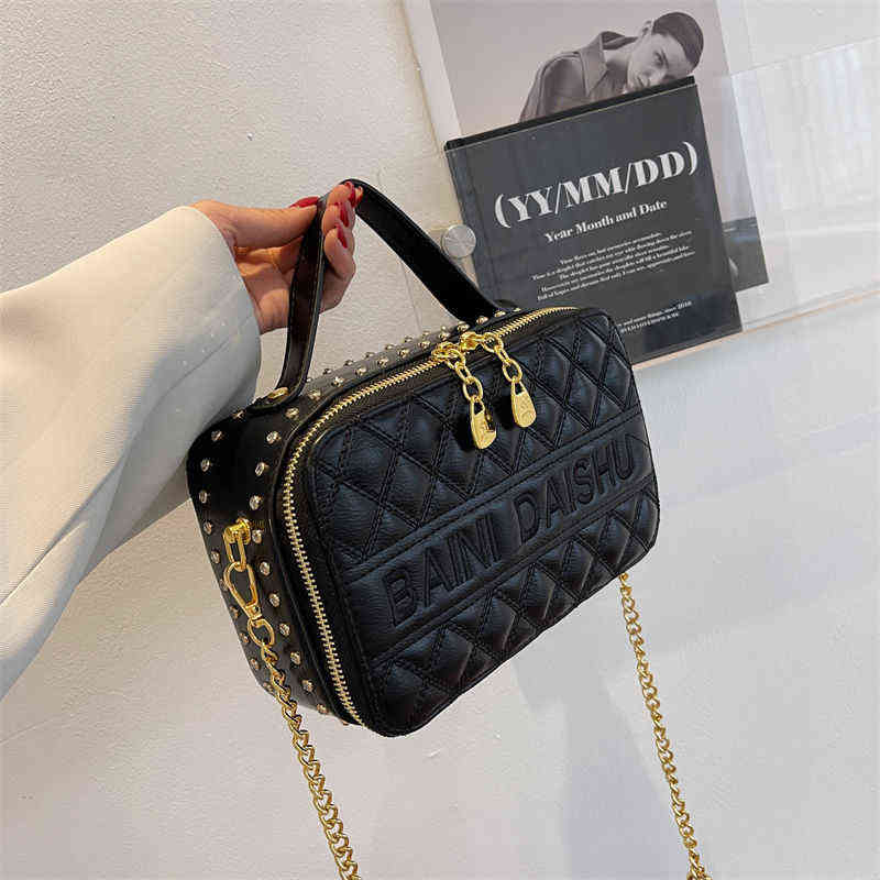 

Handbag High handbag women's 2022 new rivet small square bag versatile messenger bag, Black (pay attention to courtesy)