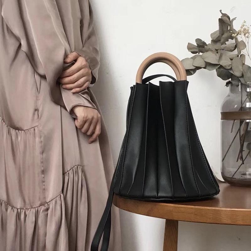 

Evening Bags Women Fashion Unique Stereoscopic Pleated Large Capacity Tote Bag Concise Shoulder Office DailyEvening, Black